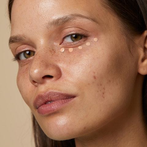 Консилер 3D Лифтинг, тон 04 с эффектом загара