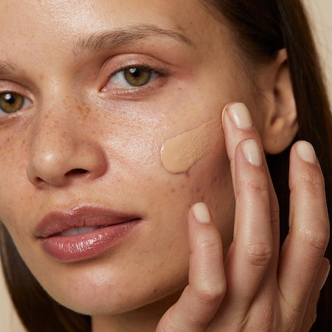 Увлажняющий Тональный Крем, тон 11 с эффектом загара